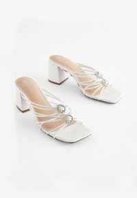 Next FOREVER COMFORT JEWEL KNOT - Sandale cu platformă - white
