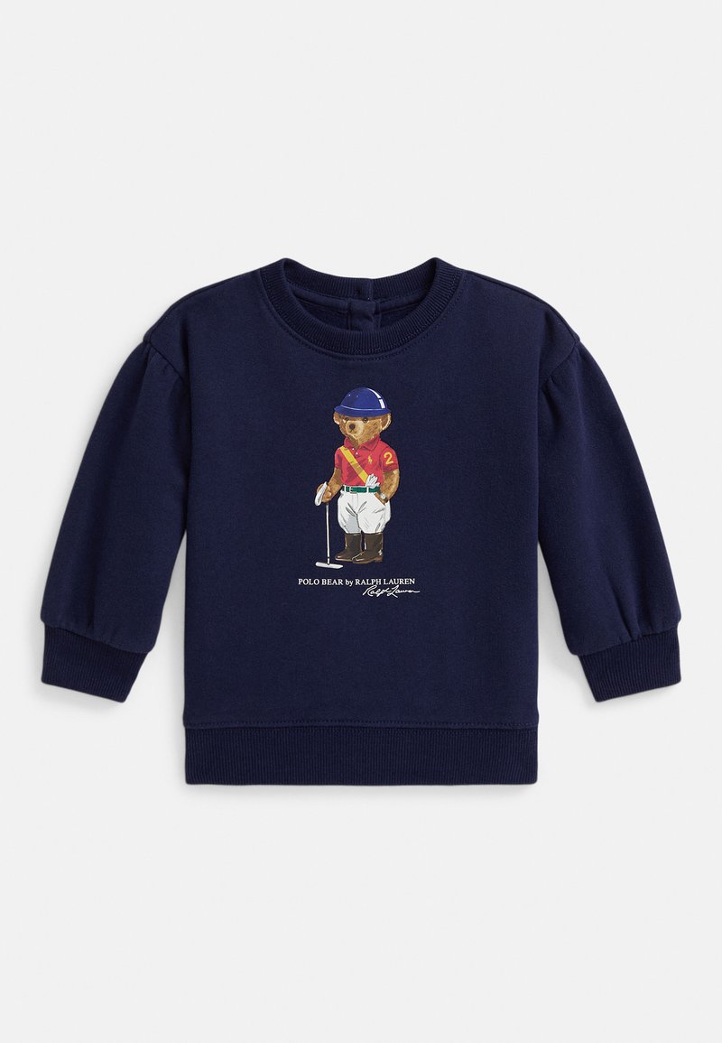 Temno modra otroška majica z dolgimi rokavi, na kateri je natisnjen medvedek v polo opremi in napis "Polo Bear by Ralph Lauren" spodaj.