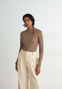 Gestuz DREW KNOT - Langarmshirt - shitake