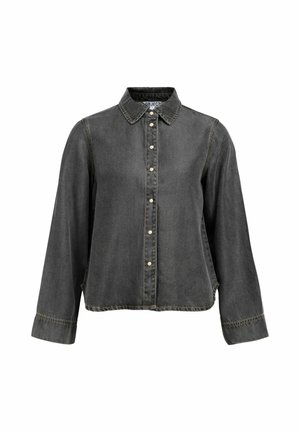 Camisa de mezclilla gris con cuello clásico, mangas largas y cierre de botones. Presenta costuras en contraste y un dobladillo ligeramente recortado.