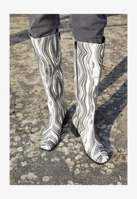 Não selecionado, multi-coloured