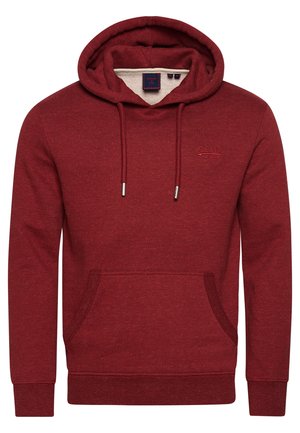 Rød hættetrøje med frontlomme og snøre i hætten, med blød tekstur og broderet logo på brystet. Ribstrikkede ærmeafslutninger og kant.