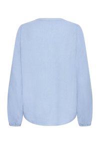Blouse à manches longues bleu clair avec des poignets élastiques, ourlet arrondi et encolure ras du cou, vue de dos sur fond blanc.
