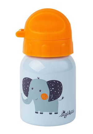 Blaue Edelstahlflasche mit einem orangefarbenen Silikonverschluss, auf der Vorderseite mit einem Cartoon-Elefantenmotiv. Glatte Oberfläche, kinderfreundlich.