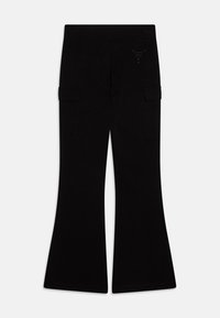 Pantalons cargo noirs évasés en tissu doux, dotés de deux poches latérales et d'une simple taille élastique avec un logo minimal.