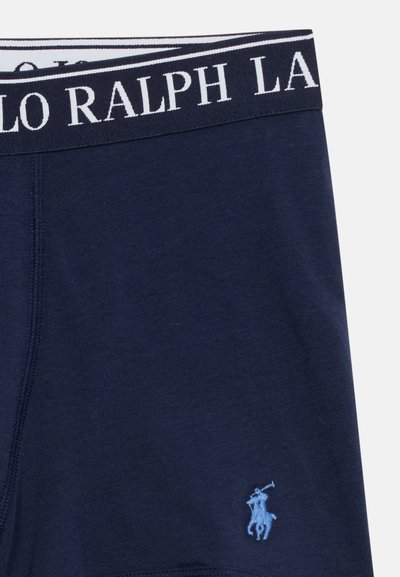 Μποξέρ Polo Ralph Lauren σκούρου μπλε χρώματος με λευκό ελαστικό με λογότυπο και ανοιχτό μπλε κεντητό λογότυπο παίκτη πόλο κοντά στο τελείωμα.