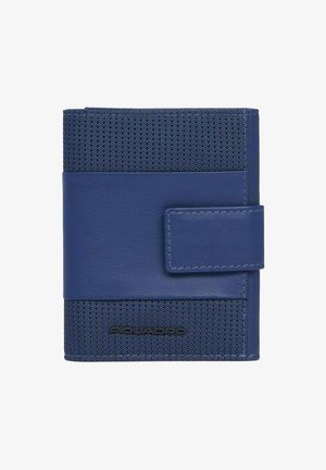 Navyblauwe portemonnee met een gedeelte van gestructureerde stof en een glad leren band. Voorzien van een drukknoopsluiting en een geperst merkdetail.