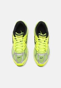 Nike Sportswear Sneakers - neon green