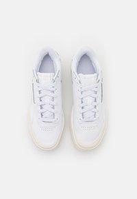 Reebok Classic CLUB C DOUBLE GEO - Sapatilhas - footwear white/chalk