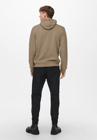 Only & Sons ONSCERES HOODIE - Sweatshirt - hellbraun
