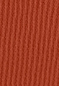 Tissu texturé dans une couleur rouille chaude, avec un motif de côtes verticales, créant une apparence chaleureuse et accueillante.