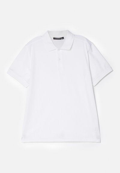 Polo de manga corta blanco hecho de algodón, con un cuello clásico, tapeta de dos botones y aberturas laterales en el dobladillo.