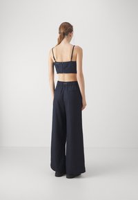 BLANCHE LION PANTS - Nadrágok - rinse