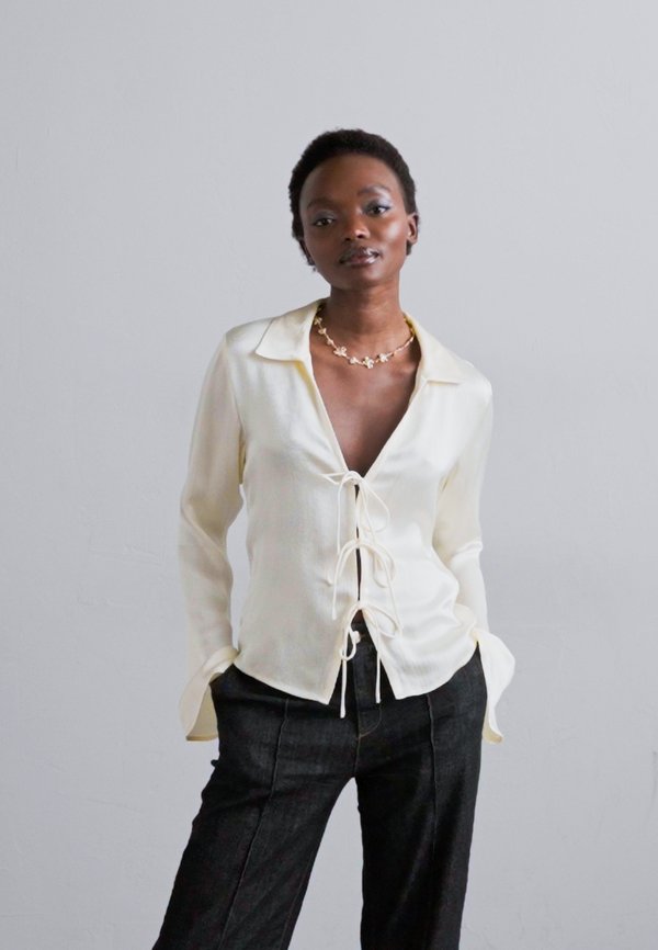 THE PAST WITHIN THE PRESENT - Necklace3