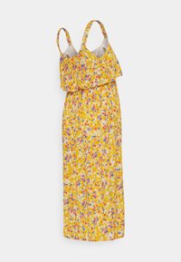 Vestido maxi floral amarelo com um design de camadas em babados, alças finas e padrões de flores multicoloridas por toda a peça.