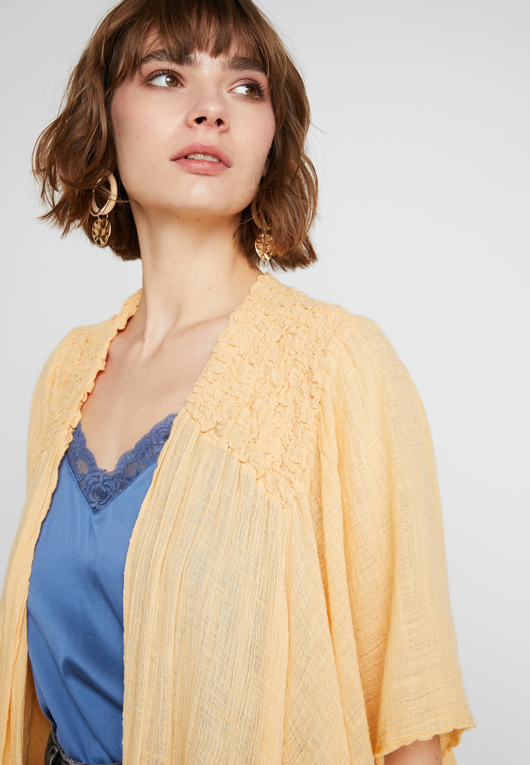 Free People ANGELICA KIMONO Lett jakke lemon Zalando.no Free People ANGELICA KIMONO Lett jakke lemon Zalando.no