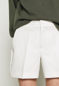 Banana Republic Šortky - white