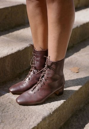 BALAGAN Suvarstomi aulinukai - brown