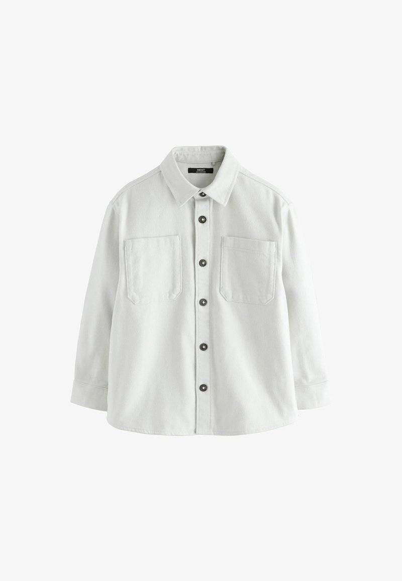 Helles graues Hemd mit Knopfleiste aus weichem Stoff, mit Kragen, zwei Brusttaschen und dunklen Knöpfen, sowie langen Ärmeln.