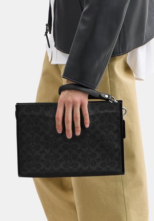 COACH, CHARTER POUCH IN SIGNATURE - Clutch - black signature