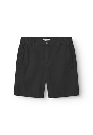 Pantalones cortos negros realizados en tela suave, con cintura elástica, bolsillos delanteros y cierre con un solo botón, con un corte clásico.