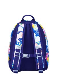 Zaino navy con spallacci colorati a fiori e a stelle, fibbie laterali regolabili e una maniglia superiore per un trasporto facile.