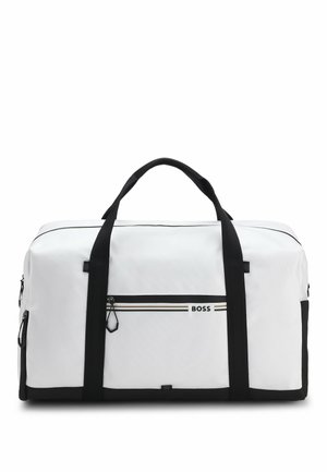 Bolsa de deporte rectangular blanca y negra con dos asas negras, bolsillo delantero con cremallera y la palabra BOSS en el bolsillo delantero.