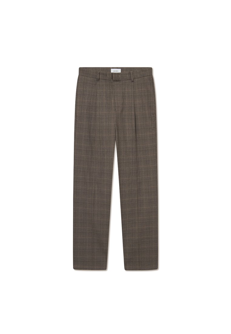 Pantalons à carreaux bruns avec une coupe décontractée, présentant un devant plat, des passants de ceinture et une texture lisse. Adaptés à diverses occasions.