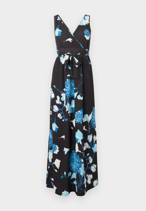Vestido negro sin mangas cruzado con estampado floral azul y blanco y cinturón de lazo a la cintura, de largo hasta el suelo.