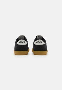 Veja VOLLEY - Trainers - black/white/natural
