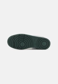 Nike Sportswear COURT BOROUGH MID 2 UNISEX - Visoki športni copati - white/vintage green