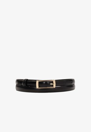 Ceinture en cuir noir avec une finition brillante, dotée d'une boucle rectangulaire en ton doré et de plusieurs trous de réglage pour un ajustement parfait.
