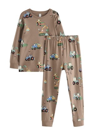 Brun pyjamasæt med langærmet top og bukser med farverige entreprenørmaskiner og trafikafspærringskegler trykt over det hele.