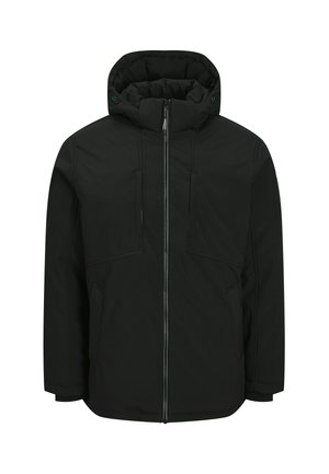 Zwarte geïsoleerde jas met een hoge kraag en een ritssluiting. Het heeft twee voorkanten zakken en een gladde, matte stoftextuur.