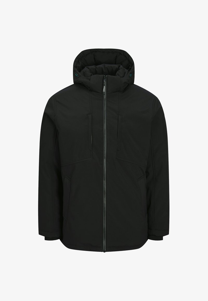 Zwarte geïsoleerde jas met een hoge kraag en een ritssluiting. Het heeft twee voorkanten zakken en een gladde, matte stoftextuur.