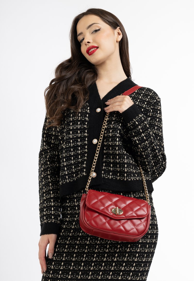 faina FAINA CLUTCH/ABENDTASCHE CAISSA Axelremsväska dunkelrot