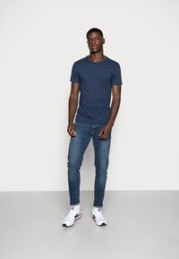 Levi's® - SLIM CREW NECK TEE - 2 PACK - Basic T-shirt - blues/white Thumbnail Image 1
