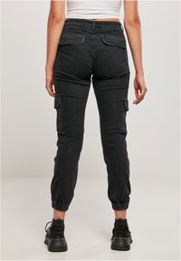 Urban Classics Džíny Relaxed Fit - black