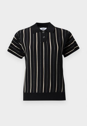 Čierne polo tričko s krátkym rukávom s béžovými zvislými pruhmi, dvoma čiernymi gombíkmi, rebrovaným lemom a golierom s nápisom "OBEY".