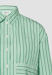 Zaļš un balts vertikāli svītrains pogājams krekls ar apkakli un krūšu kabatu, izmērs 36, zīmols s.Oliver.