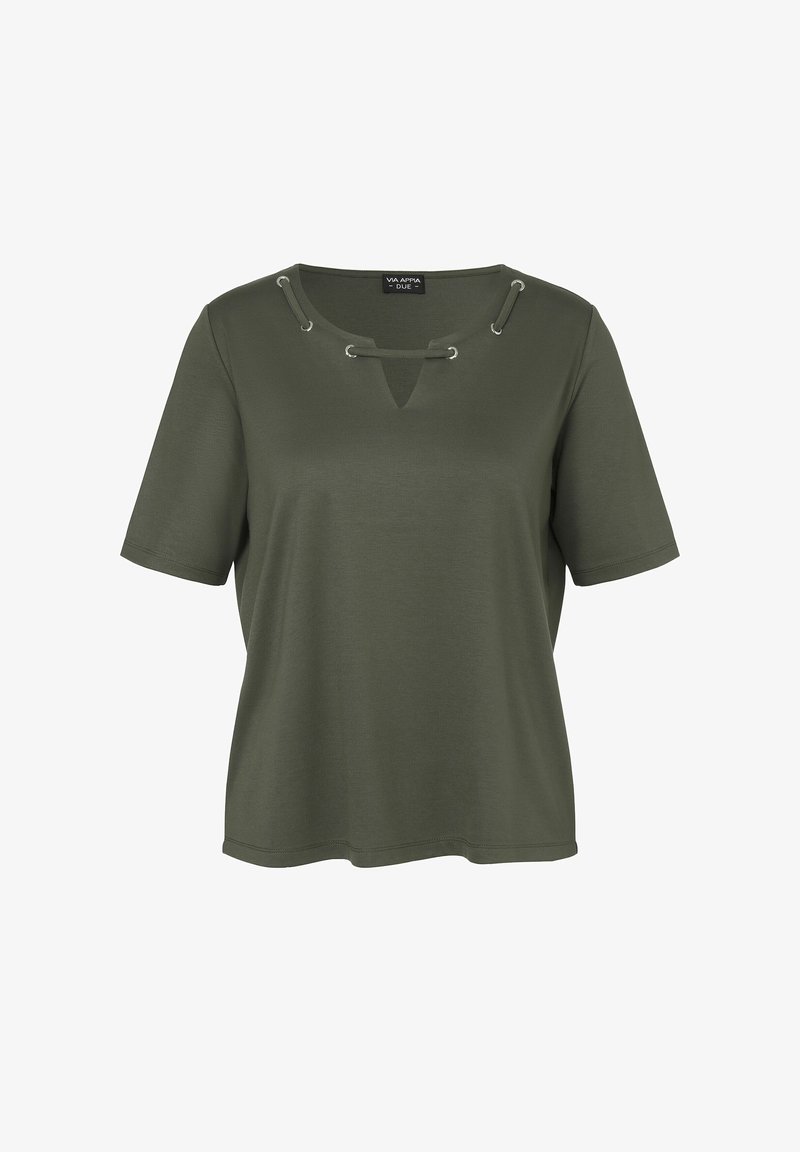 Olijf groene T-shirt met korte mouwen, een ronde halslijn en een uitsparingsdetail. Voorzien van zilveren oogjes en veters rond de halslijn. Gladde textuur.