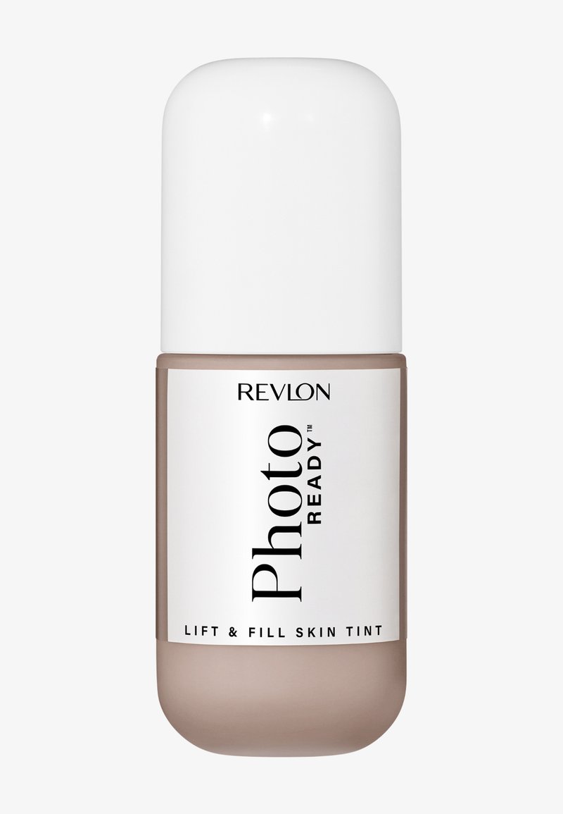 Bouteille de Revlon PhotoReady Lift & Fill Skin Tint avec un capuchon blanc et une base teintée beige-tan, étiquette avant affichant le nom du produit et la marque.