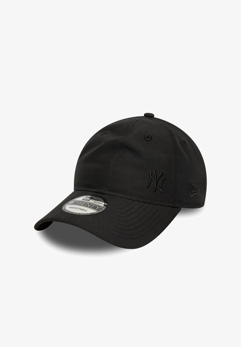 Schwarze verstellbare New Era 9TWENTY Baseballkappe mit gebogenem Schirm, besticktem New York Yankees-Logo in Schwarz auf der linken Vorderseite.