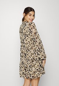 Object Petite OBJMILA GIA DRESS  - Vestido de dia - humus