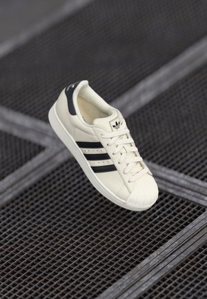 SUPERSTAR II - Sportbačiai - off white/core black