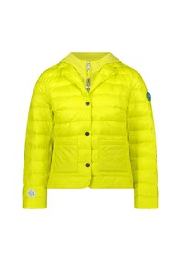 Żółta ocieplana kurtka z kapturem, zapinana na guziki, z dwoma przednimi kieszeniami oraz naszywką z logo na lewym rękawie. Gładka faktura.