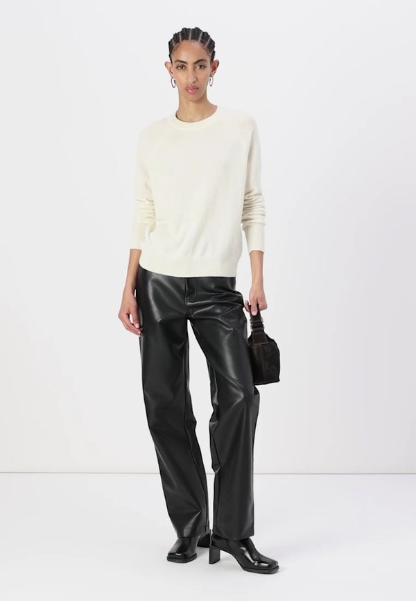 BOSTON O NECK - Jumper - egret4