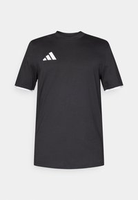 Μαύρο T-shirt με κοντά μανίκια από βαμβάκι, με στρογγυλή λαιμόκοψη, λευκό λογότυπο Adidas στο στήθος και λευκές λεπτομέρειες στα μανίκια.