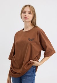 Even&Odd Marškinėliai su spaudiniu - brown