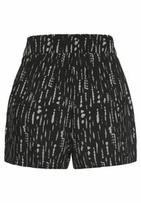 Shorts noirs avec un motif abstrait répété en blanc et gris. Taille élastique. Tissu léger avec une texture lisse.